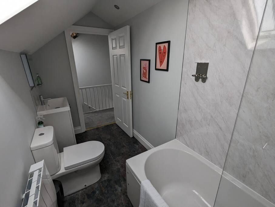 31 High Street - Modern & Stylish 2-Bed Apartment - Inc Parking Husbands Bosworth Kültér fotó