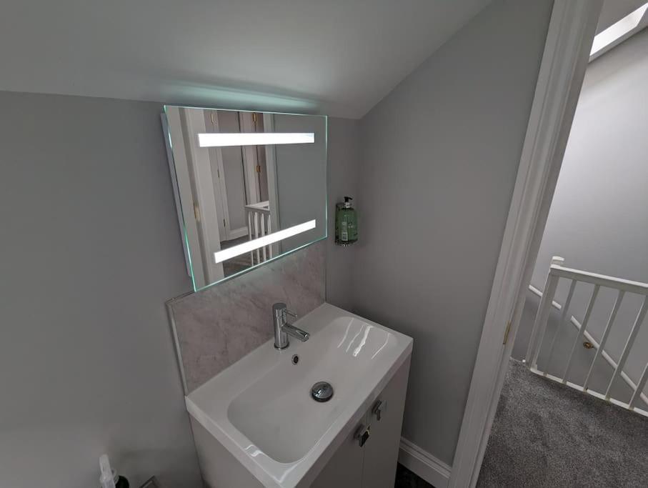 31 High Street - Modern & Stylish 2-Bed Apartment - Inc Parking Husbands Bosworth Kültér fotó